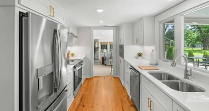 White Pine Cottage - Close to the Blue Mile!