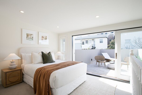 3 bedrooms, desk, iron/ironing board, travel cot