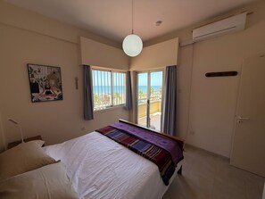 1 bedroom, iron/ironing board, WiFi, bed sheets - You, the beach and everything else on Makenzy Beach, Larnaca (Larnaka)