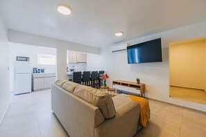 Fernseher, Stereoanlage