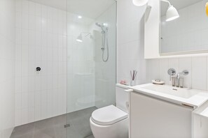 Shower, hair dryer, towels, shampoo