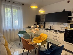 Mikrowelle, Ofen, Herdplatte, Geschirrspüler