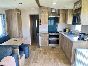 Coffee/tea maker, fridge, microwave, oven - The Bolt Hole Polperro (Polperro)