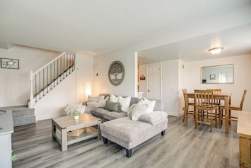 Lakewood Vacation Rental | 2BR | 1.5BA | 1,200 Sq Ft | 2 Steps to Enter