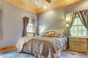 2 bedrooms, desk, iron/ironing board, internet - Wraparound Porch w/ Views: Blue Ridge Mtn Gem! (Bakersville)