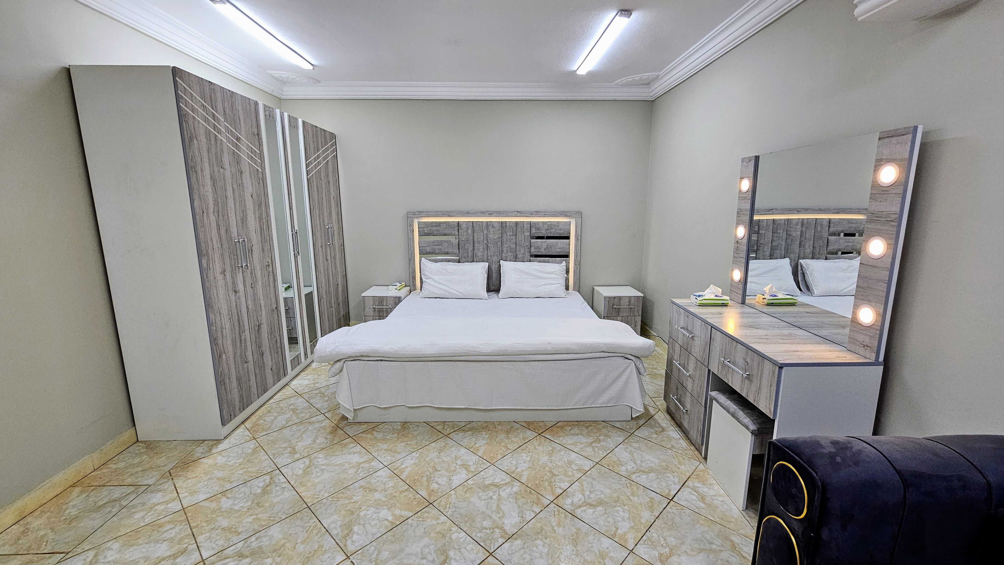 2 bedrooms, in-room safe, iron/ironing board, free WiFi