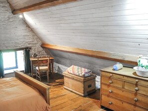 1 bedroom, free WiFi - Thatched Cottage - UK50261 (Llandeilo)