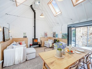 TV, fireplace - 1 bedroom accommodation in Hexham (Hexham)