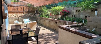 Charming 1-bdrm apartmt, 2 beds 3m to Bethel 1m to 5 w/private garden patio