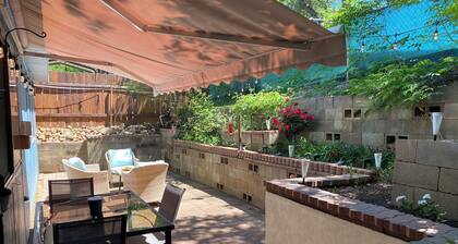 Charming 1-bdrm apartmt, 2 beds 3m to Bethel 1m to 5 w/private garden patio