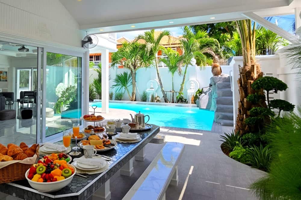 NEBULAND Luxury Pool Villa Pattaya Walking Street