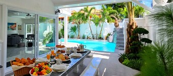 NEBULAND Luxury Pool Villa Pattaya Walking Street