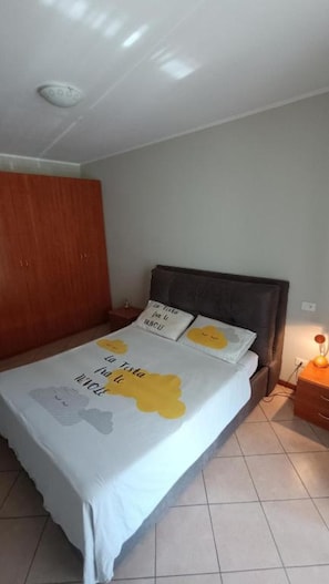 2 habitaciones, tabla de planchar con plancha y wifi gratis 