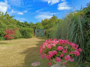Property grounds - 2 bedroom accommodation in Broadstone, near Poole (Broadstone, near Poole)