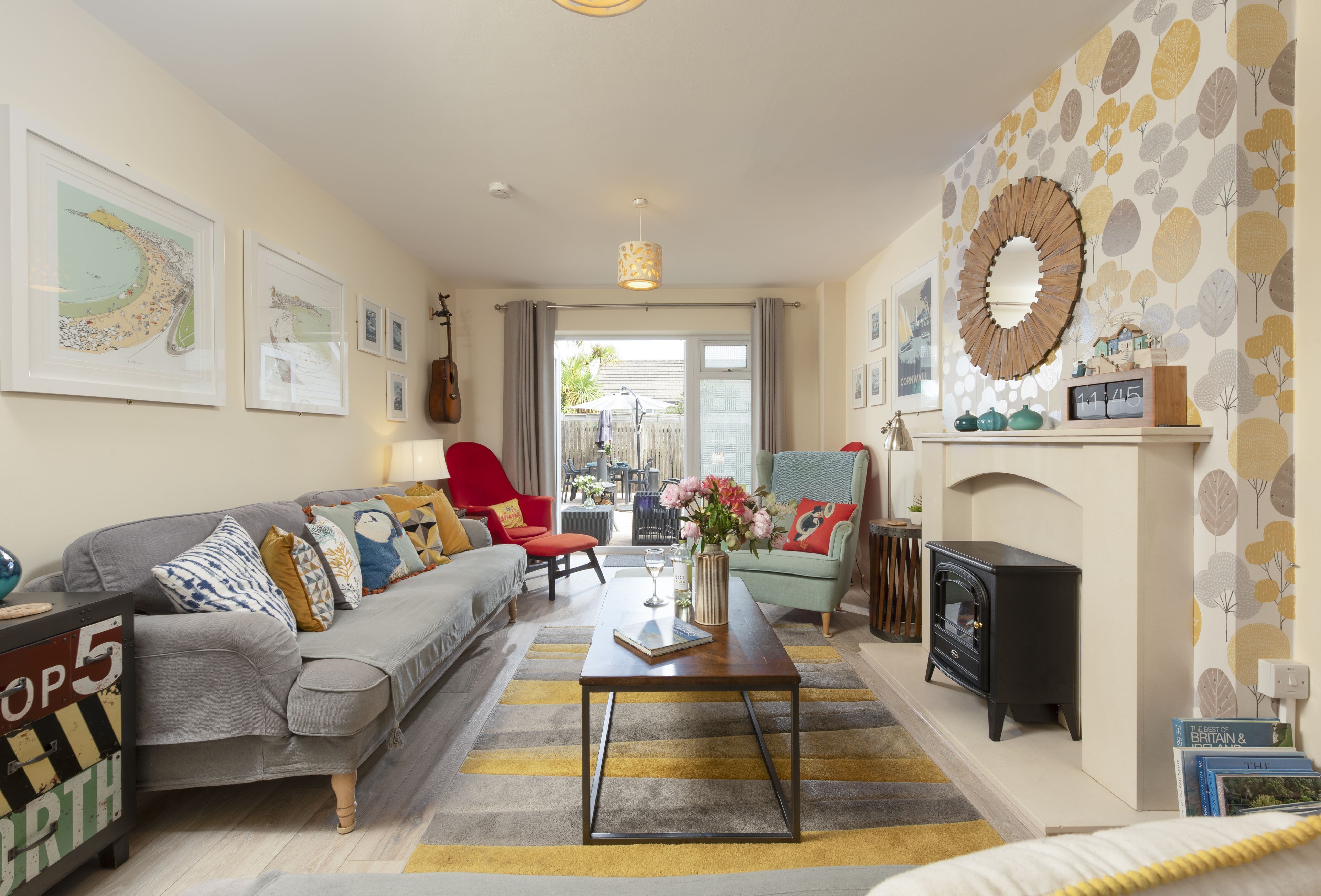 Una Smart TV, un reproductor estéreo