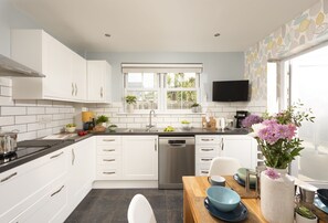Refrigerador, microondas, horno y lavavajillas