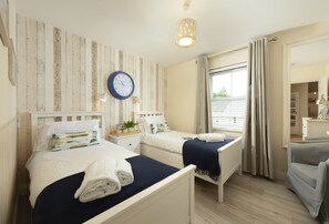 4 habitaciones, tabla de planchar con plancha, wifi y ropa de cama