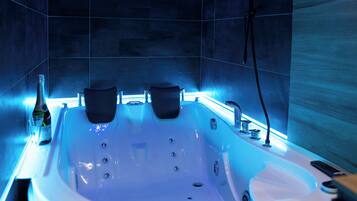 Whirlpool, Haartrockner, Bidet, Handtücher