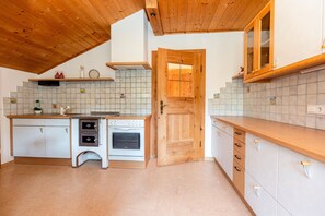 Frigorifero, microonde, macchina per tè/caffè