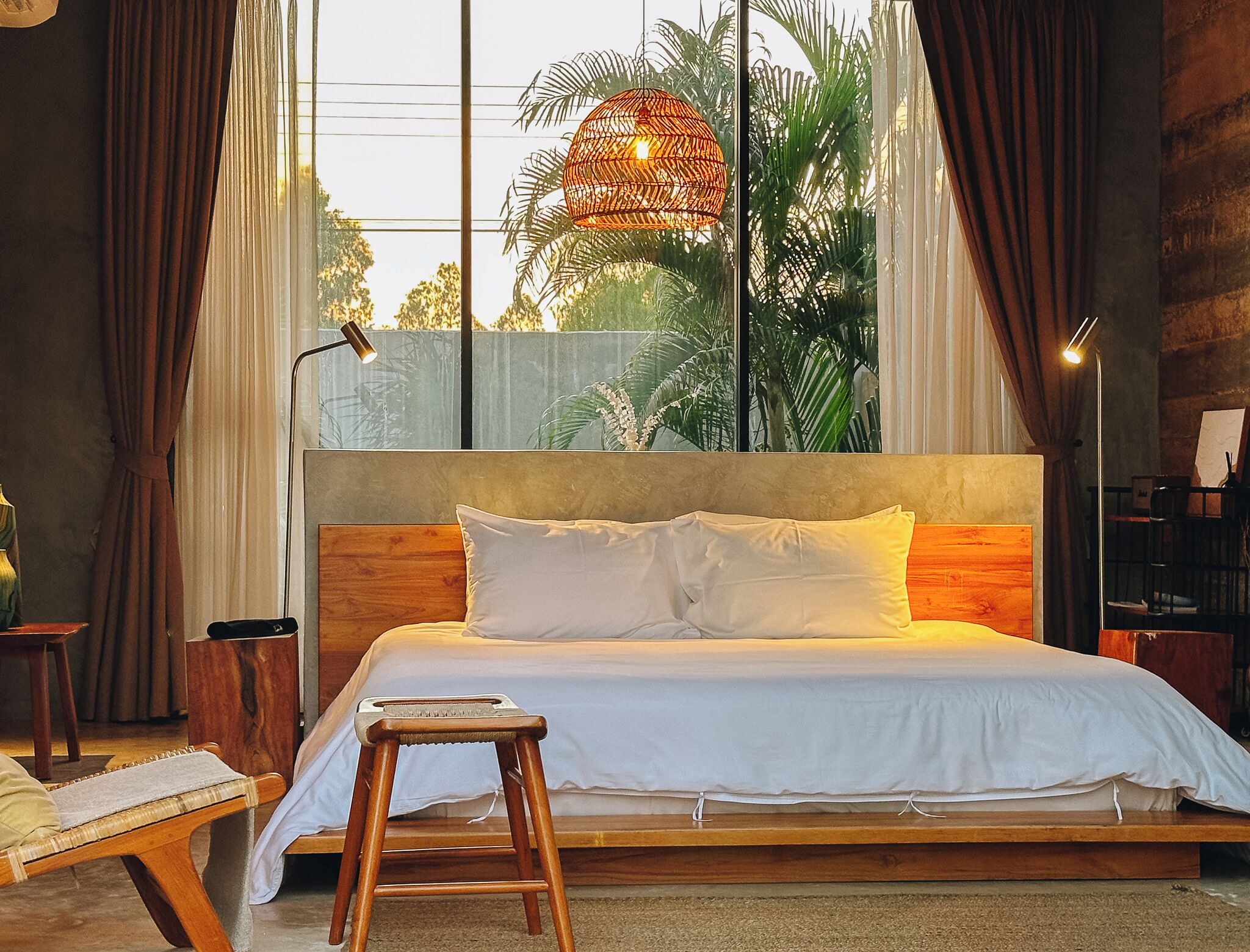 Ropa de cama de alta calidad y minibar con artículos gratuitos 