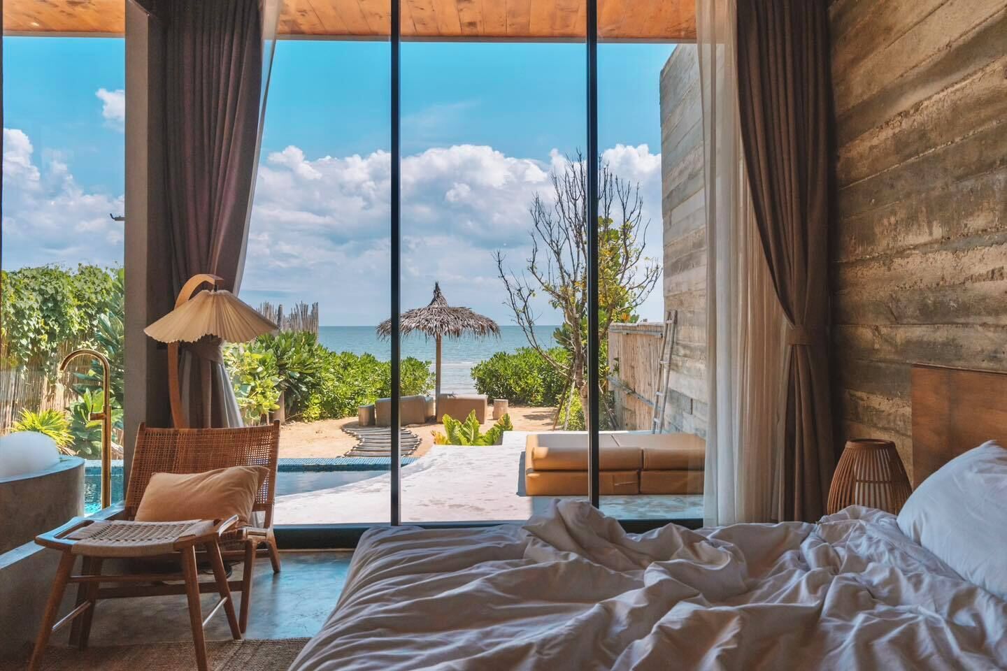 Ropa de cama de alta calidad y minibar con artículos gratuitos 