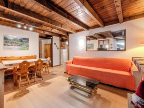 TV - Nice apartment for 6 guests with WIFI, TV and balcony (Giustino)