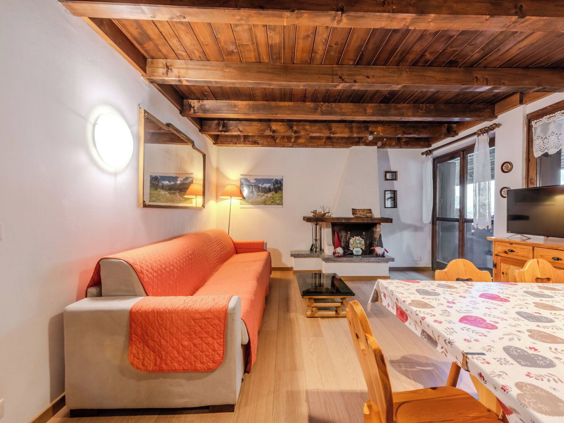 Wood, Furniture, Interior Design, Home, Ceiling, Room, Apartment, Floor, Couch, Hardwood
