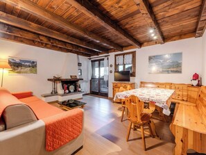 Interior - Nice apartment for 6 guests with WIFI, TV and balcony (Giustino)