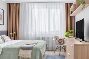 Deluxe-Apartment, Stadtblick | Zimmersafe, schallisolierte Zimmer, Bügeleisen/Bügelbrett