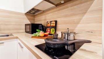 Deluxe Apartment, City View | Private kitchen | Fridge, microwave, griddle, cleaning supplies