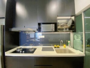 Superior Apartment, 3 Bedrooms, Balcony, City View | Private kitchen | Fridge, microwave, stovetop, cookware/dishes/utensils