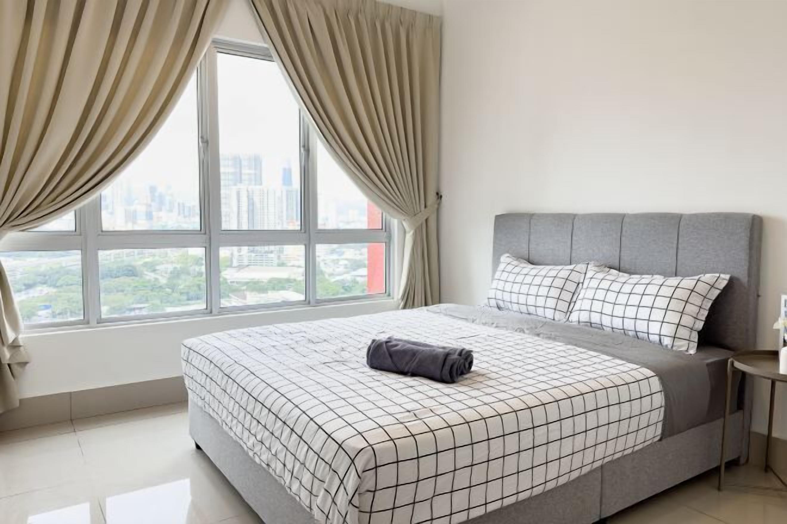 Desk, laptop workspace, free WiFi, bed sheets