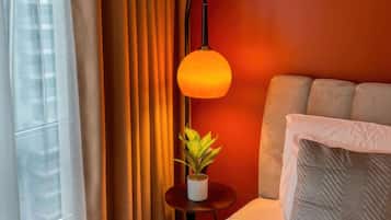 Apartamento superior, 2 quartos, sacada, vista para a cidade | Escrivaninha, espaço de trabalho para notebook, Wi-Fi de cortesia