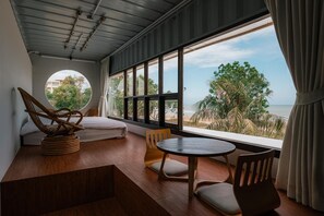Deluxe Cabin, Sea View | Living area