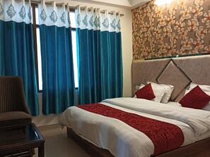 Deluxe Double Room | Premium bedding, free WiFi, bed sheets