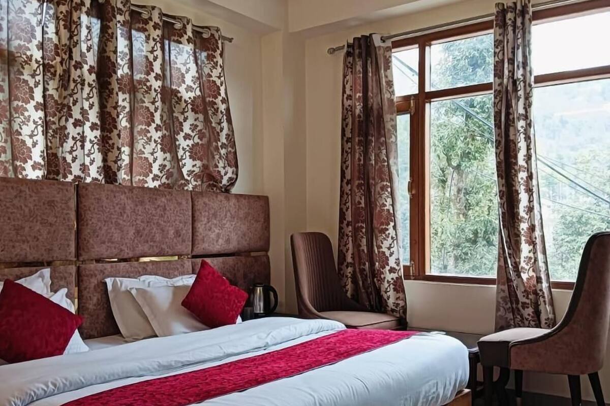 Premium bedding, soundproofing, WiFi (free), bed sheets