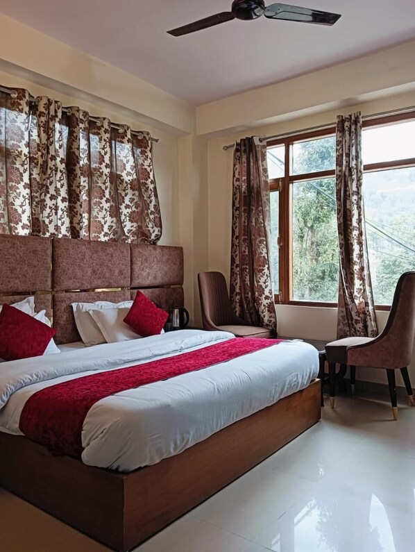 Premium bedding, soundproofing, free WiFi, bed sheets