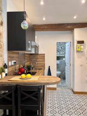 Een microgolfoven, een oven