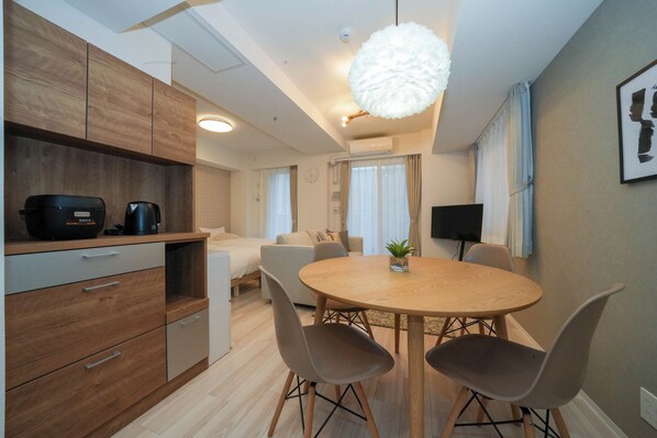 Deluxe Studio | In-room dining
