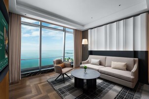 Superior Studio Suite, Sea View | Free minibar, in-room safe, blackout drapes, soundproofing