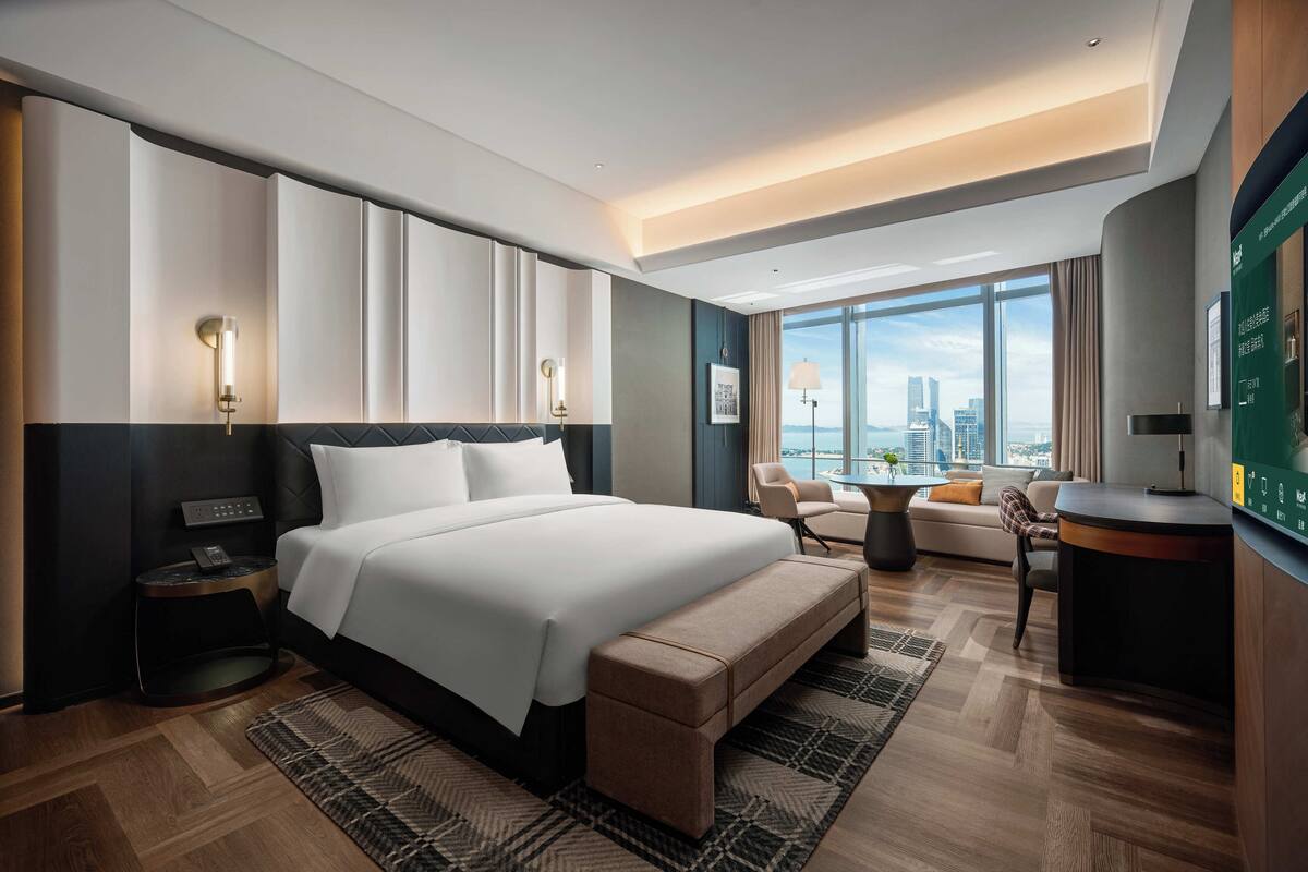 Free minibar, in-room safe, blackout curtains, soundproofing