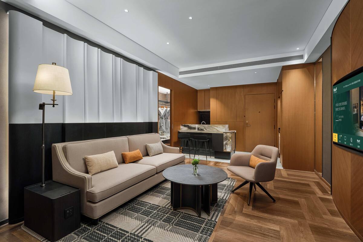 Free minibar, in-room safe, blackout curtains, soundproofing