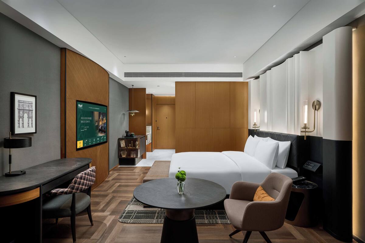 Free minibar, in-room safe, blackout curtains, soundproofing
