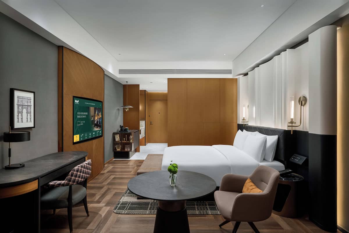 Artículos del minibar gratis y caja de seguridad en la habitación