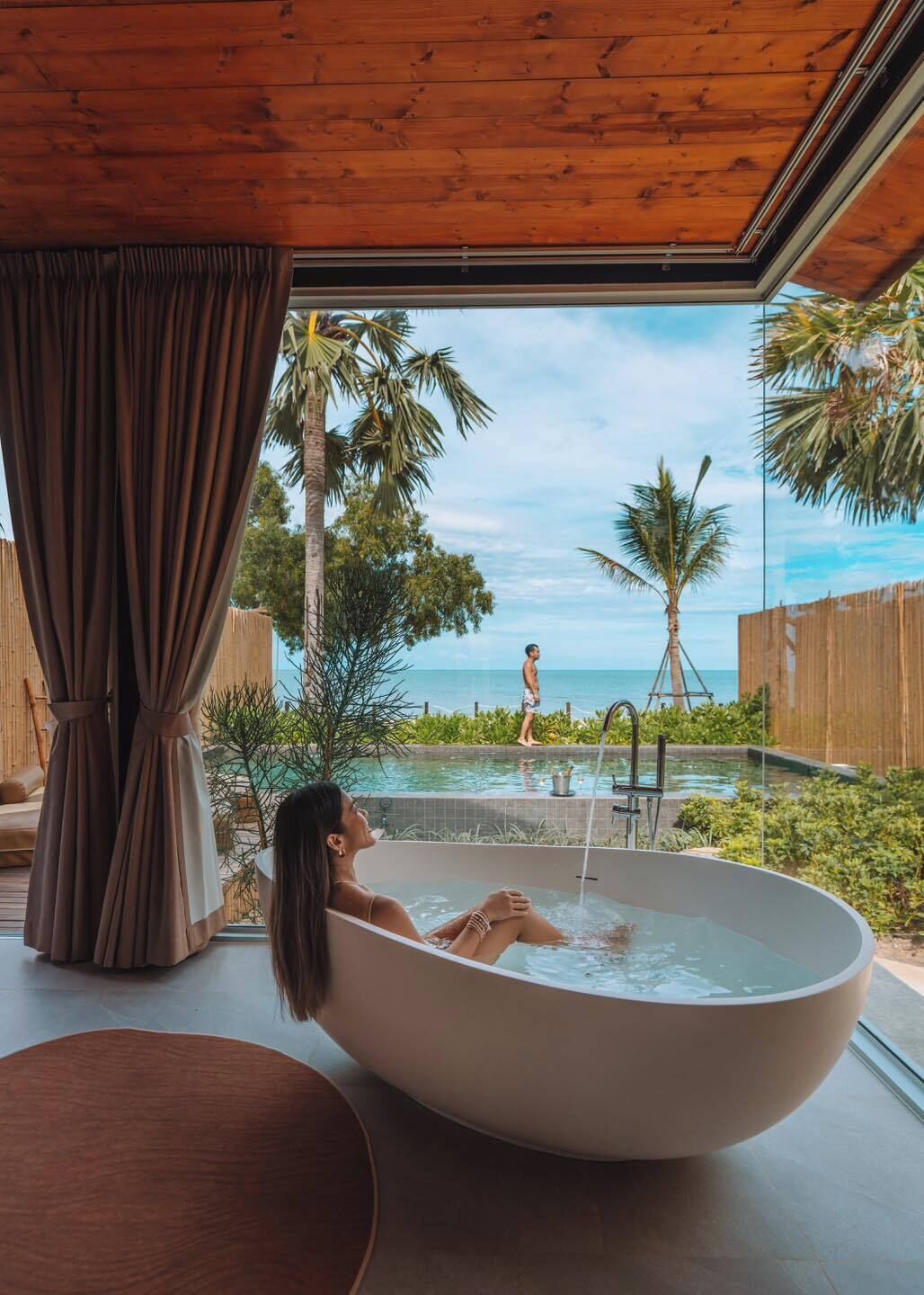 مكتب ومساحة عمل للكمبيوتر المحمول وواي فاي مجانًا