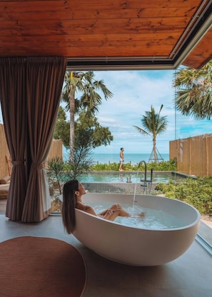 Aki | Escritorio, espacio para trabajar con un portátil, wifi gratis