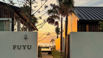 Fuyu | Desk, laptop workspace, free WiFi