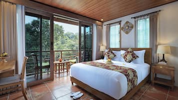 Deluxe Room with Valley View and 10 minutes Foot or Shoulder Massage | Fer et planche à repasser, Wi-Fi gratuit, draps fournis