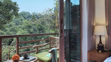 Deluxe Room with Valley View and 10 minutes Foot or Shoulder Massage | Teras/patio