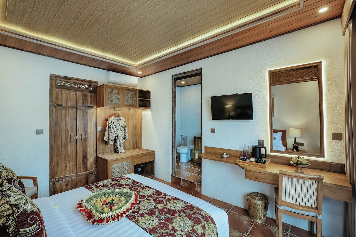 Tabla de planchar con plancha, wifi gratis y ropa de cama